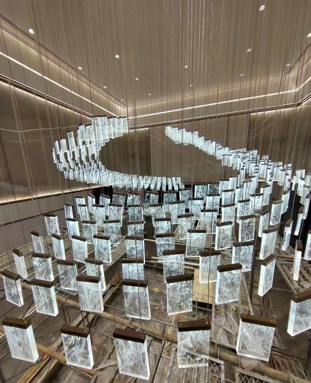 How to choose Non-standard Chandelier Modern Ceiling LED Pendant Lighting OEM custom for Designer Showrooms