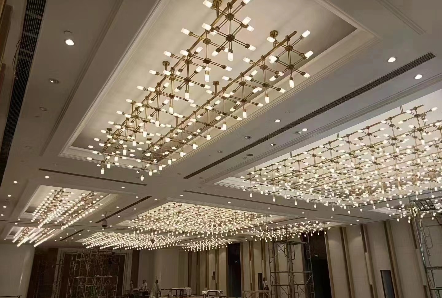 How to choose a Large Chandelier OEM/ODM supplier? 