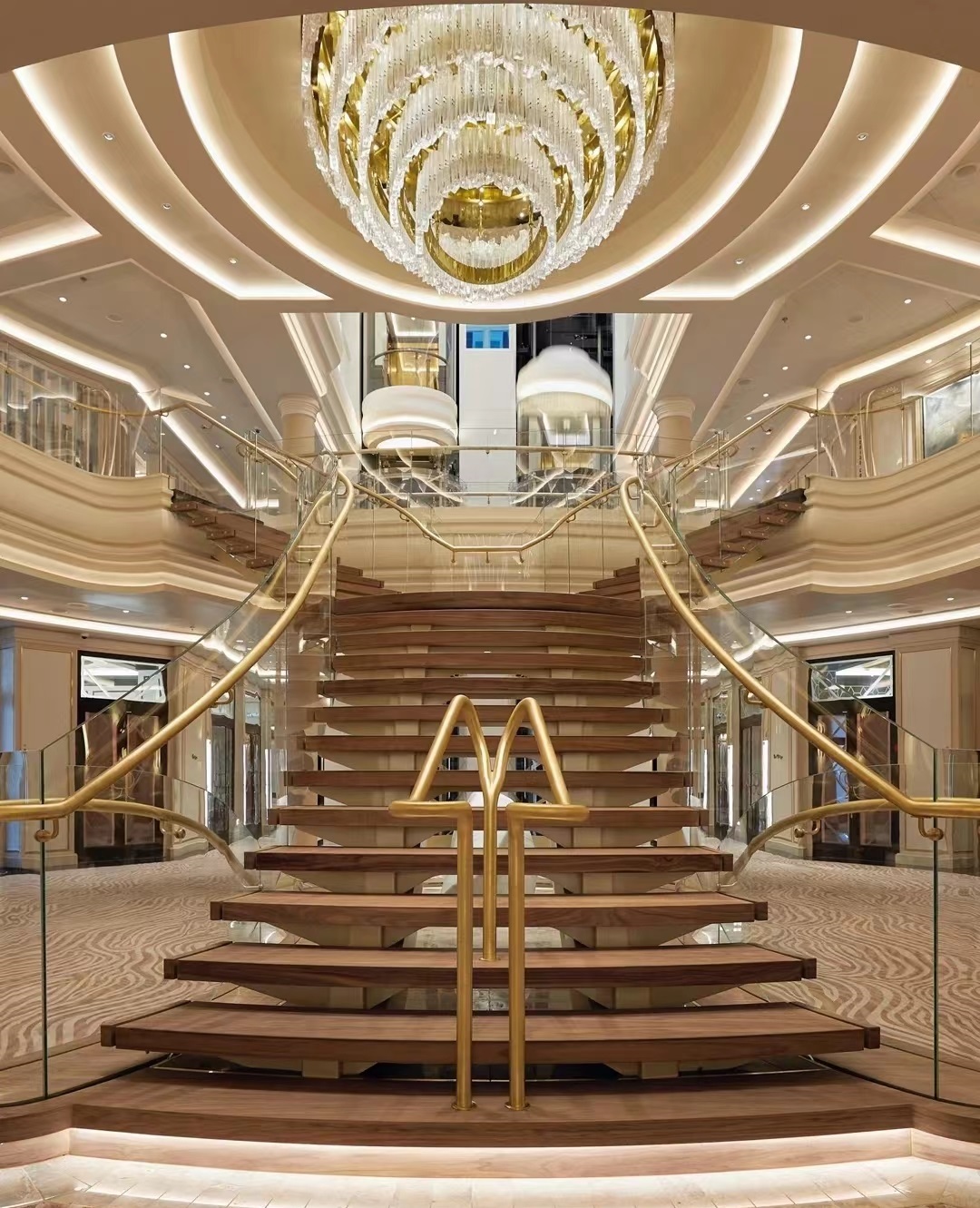 Interior Designer's Guide to Choosing a Unique Chandelier Dutti LED